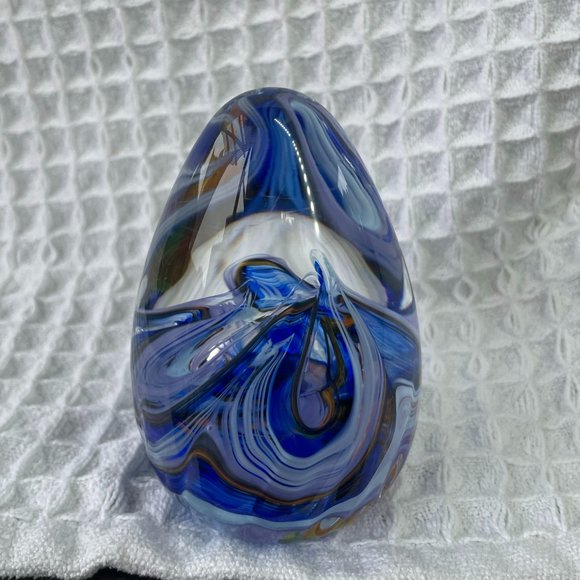 Handmade Vintage Glass Egg Paperweight by Selkirk Glass Scotland - Picture 3 of 6